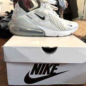 Size 8 Women’s Nike Air Max 270’s